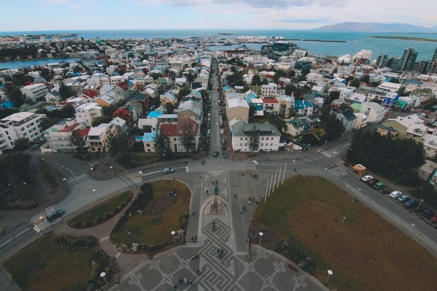 A Guide to Iceland’s Most Scenic and Picturesque Coastal Routes