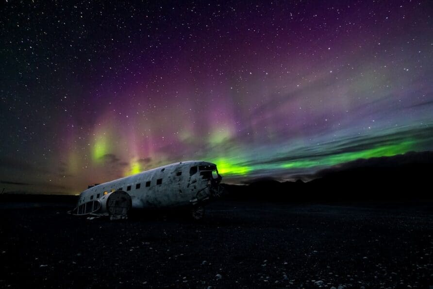 The Most Picturesque Glacial and Ice Formations in Iceland