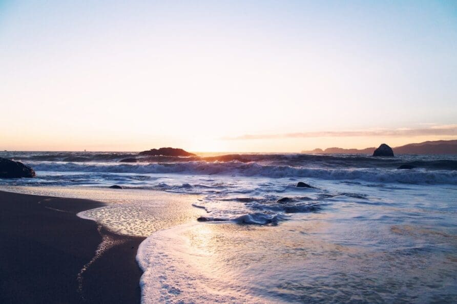 How to Explore Iceland’s Stunning Coastal and Beach Areas