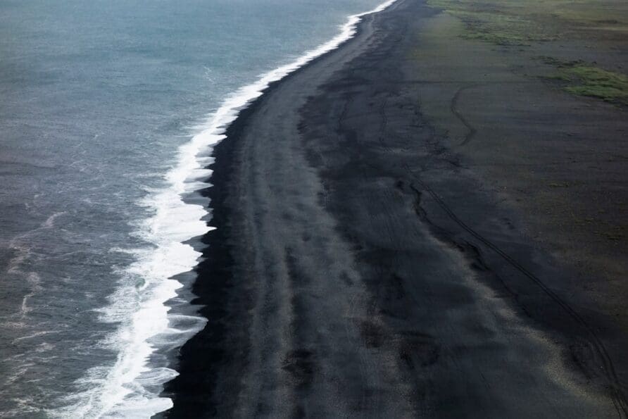 A Guide to Iceland’s Most Beautiful Lakes and Rivers