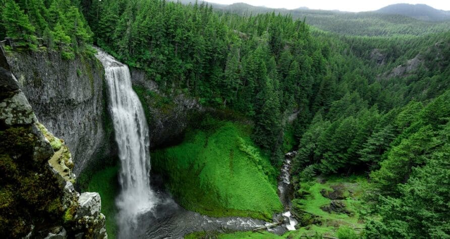 A Guide to Iceland’s Most Beautiful Coastal Drives
