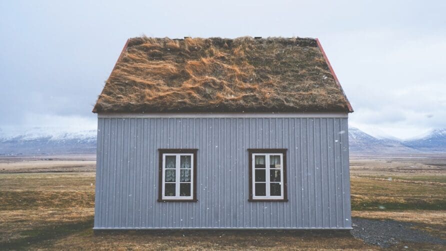 How to Explore Iceland’s Stunning Coastal and Beach Areas
