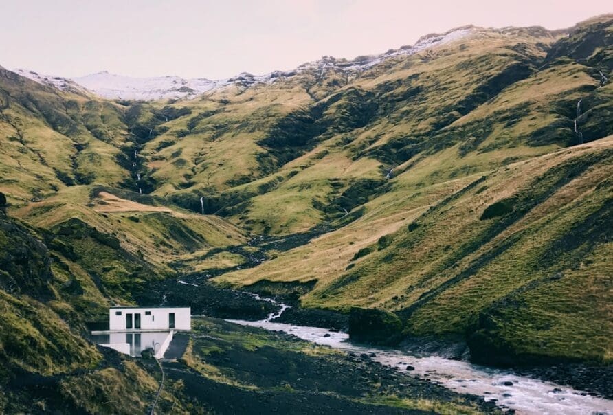 How to Find and Enjoy Iceland’s Best Local Cuisine and Delicacies